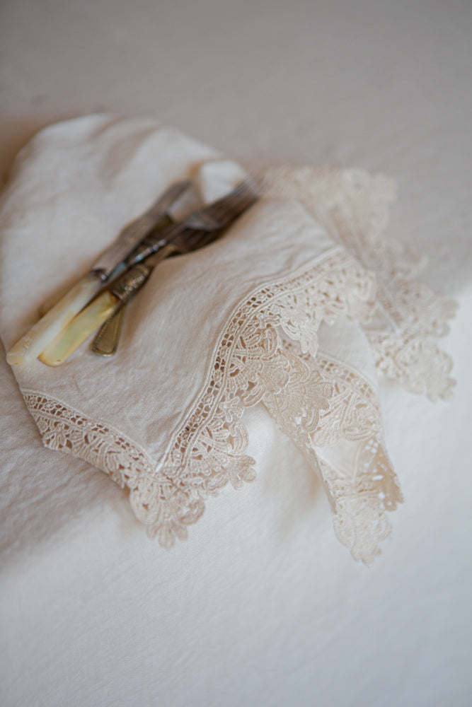 Once Milano lněný ubrousek s krajkou Sicily