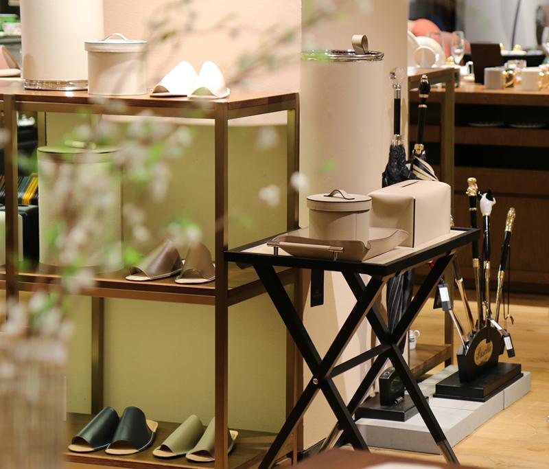 Skládací stolek s odnímatelným podnosem DEDALO - Pinetti - perdonahome