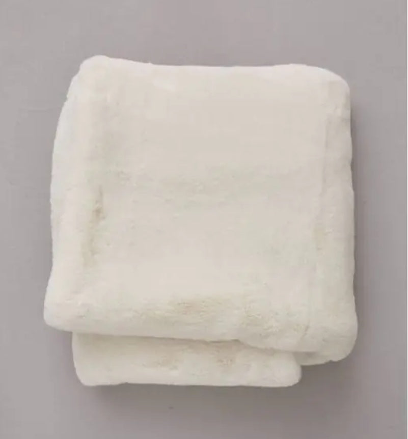 SYLVIE THIRIEZ bílý kožešinový přehoz