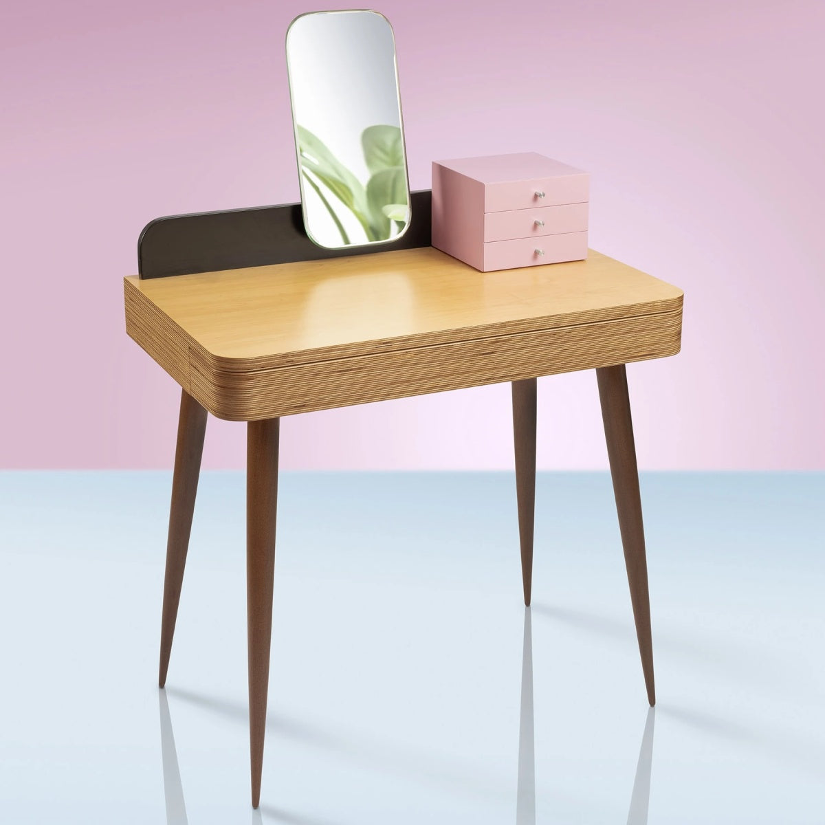 Helena Dařbujánová Toaletní stolek AUDREY