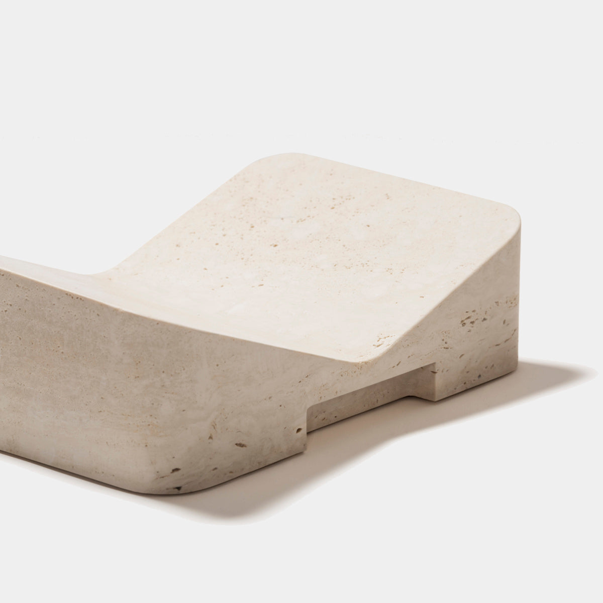 Lloyd podstavec na knihu z přírodního travertinu