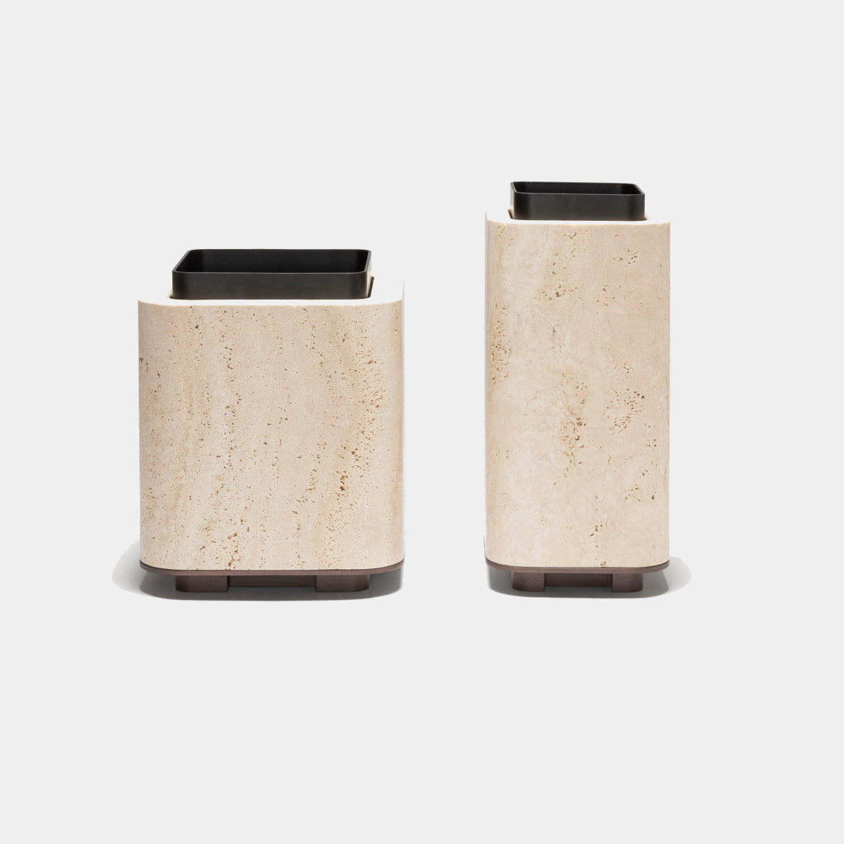 Lloyd designová váza z travertinu a bronzu