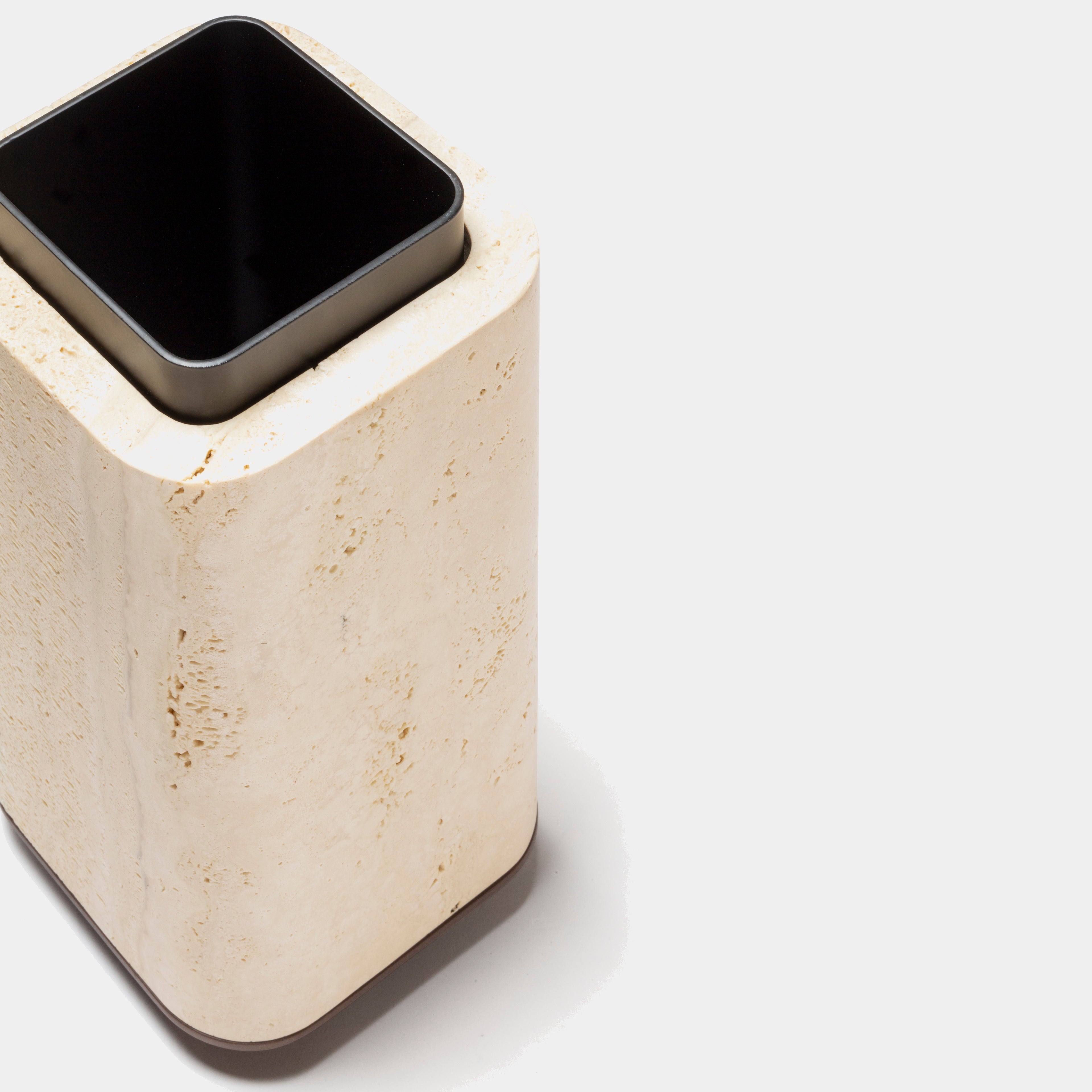 Lloyd designová váza z travertinu a bronzu