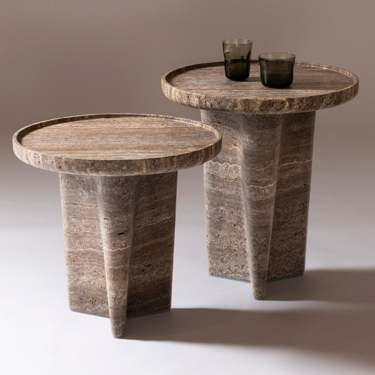 Tanell Designový příruční stolek z tmavého travertinu