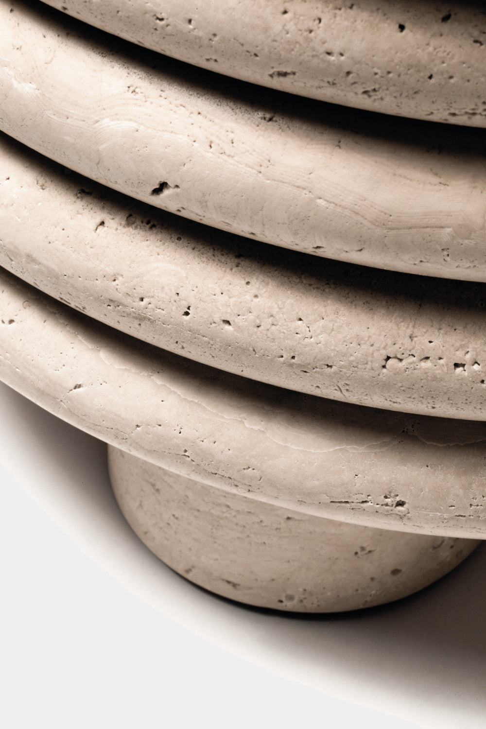 Scala designová stolička z přírodního travertinu