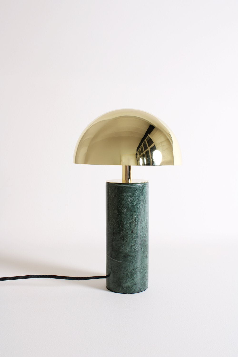Baccaris Adei Luxusní stolní lampa z mramoru nebo travertinu s kovovou konstrukcí, designové interiérové svítidlo