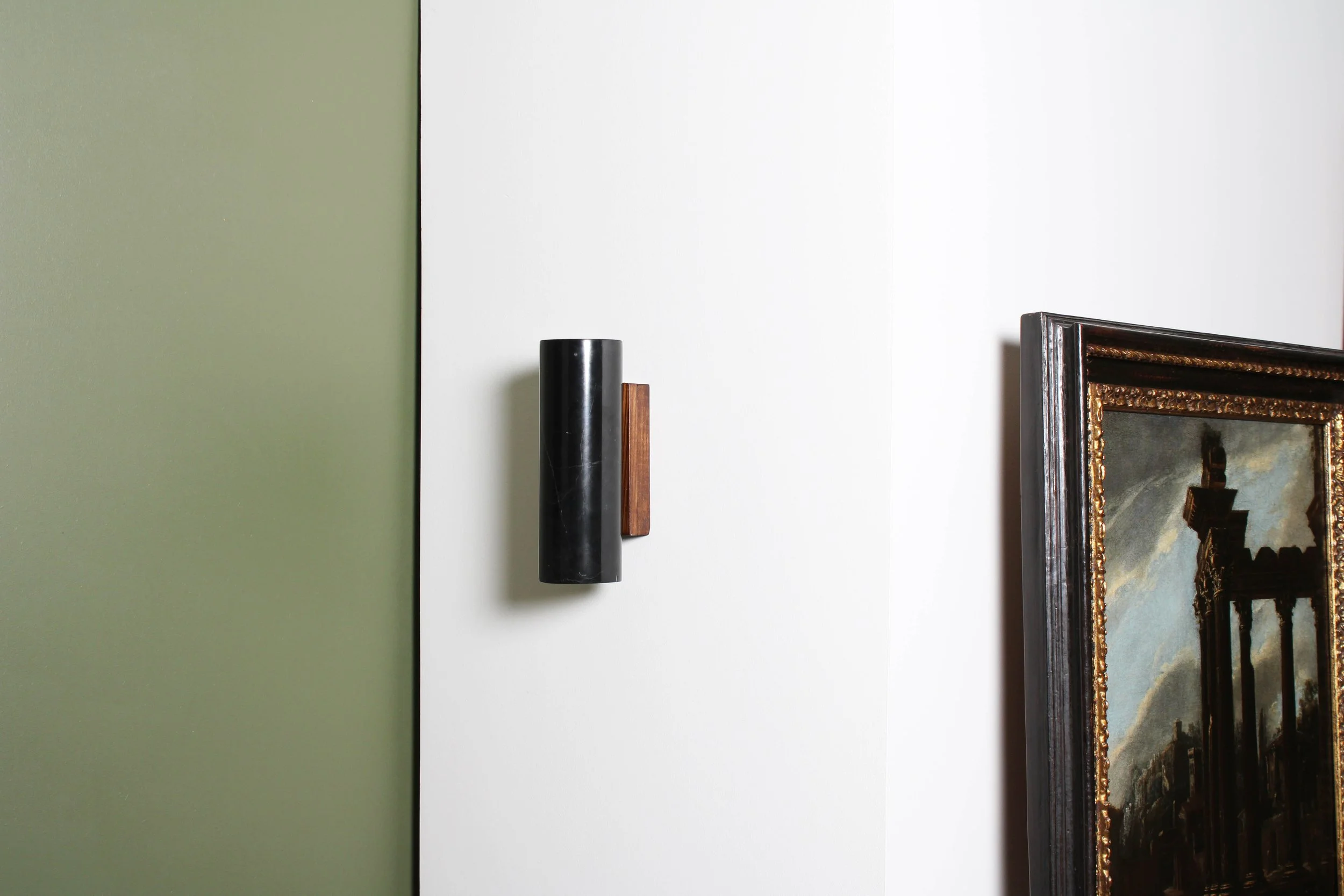 KALI RONDE nástěnné svítidlo z mramoru a dřeva