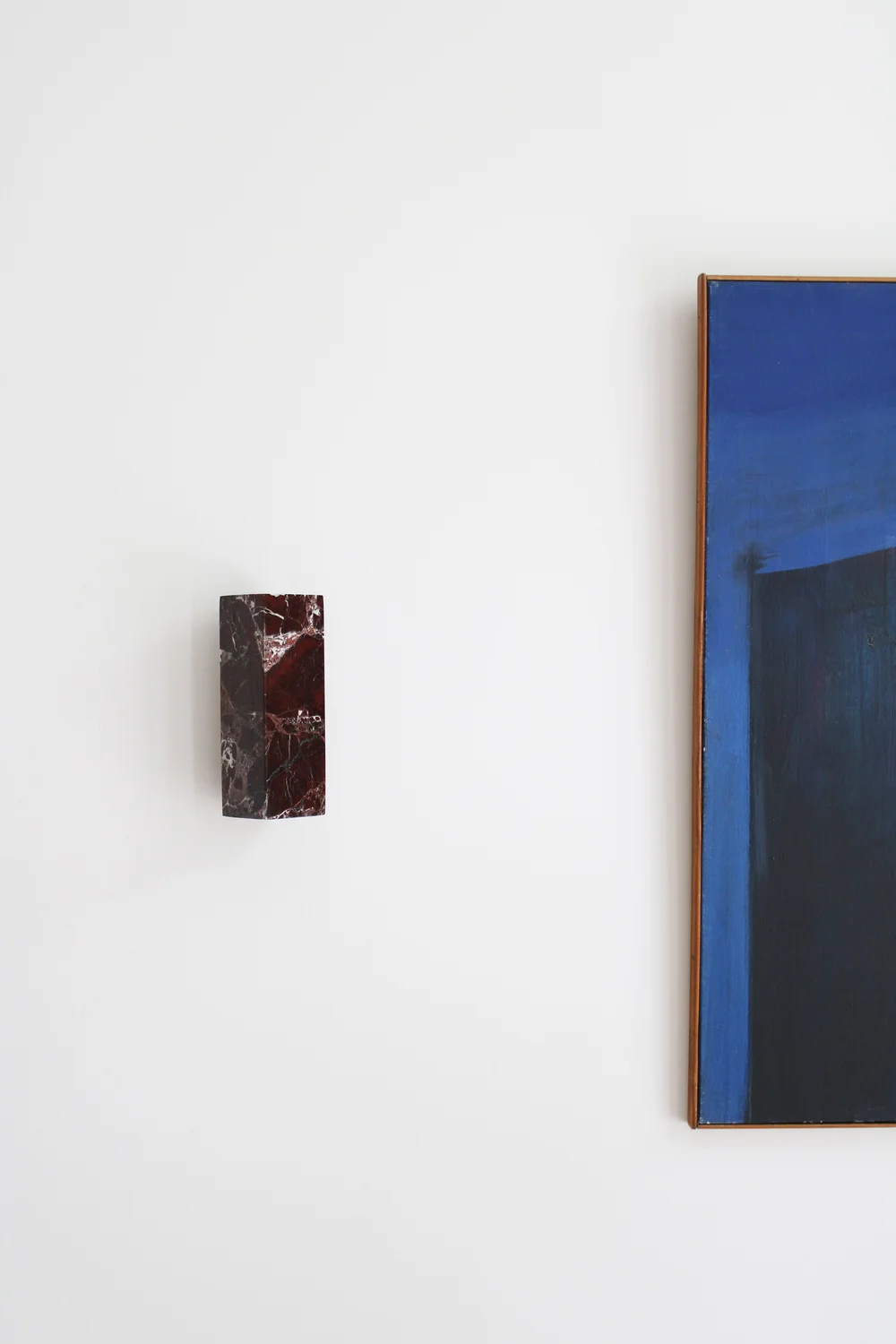 KALI nástěnné svítidlo z mramoru a dřeva