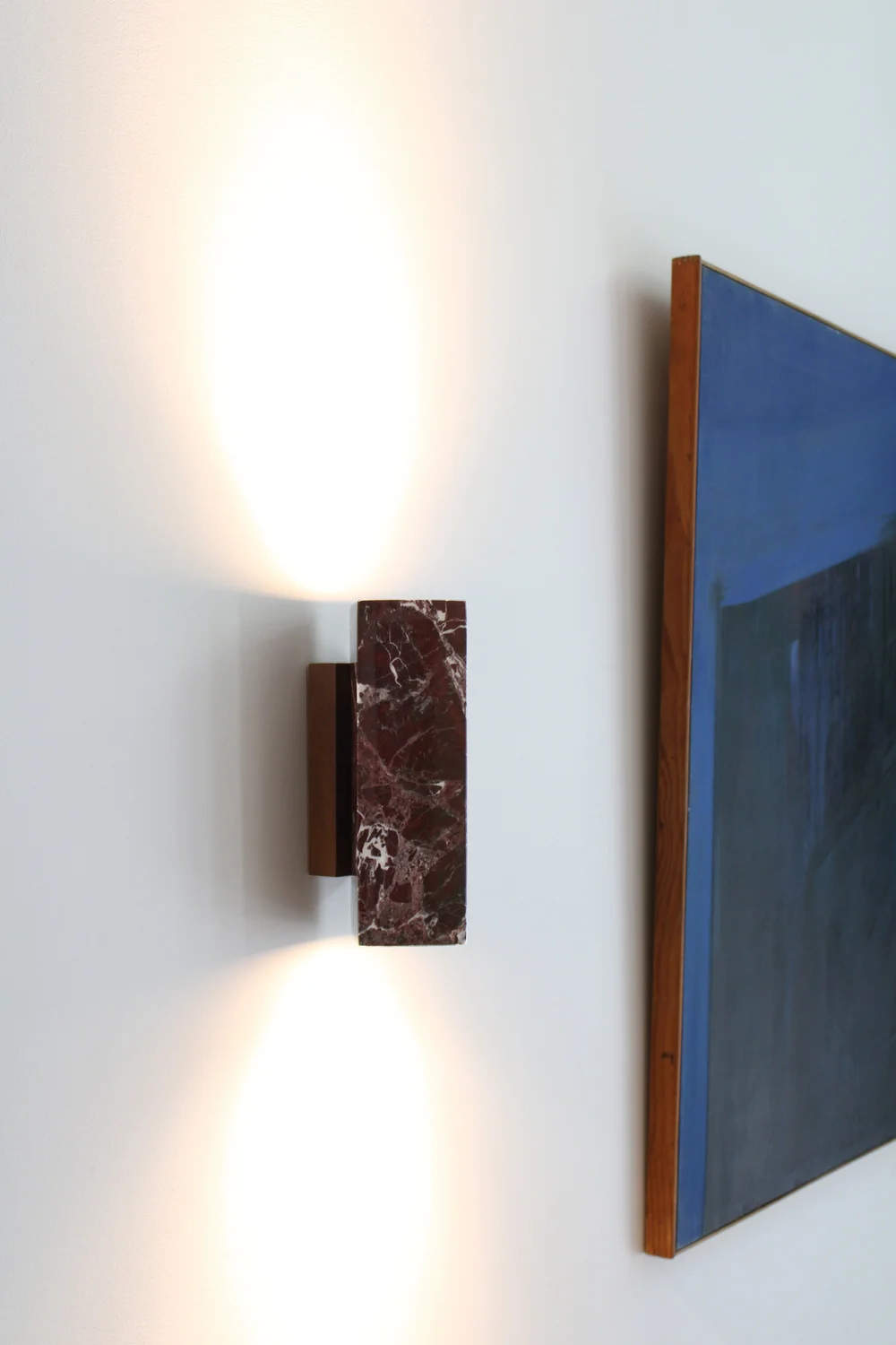 KALI nástěnné svítidlo z mramoru a dřeva