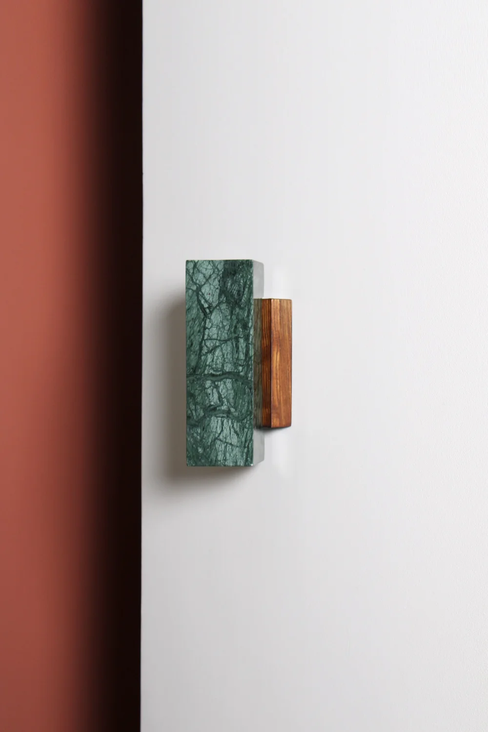 KALI nástěnné svítidlo z mramoru a dřeva