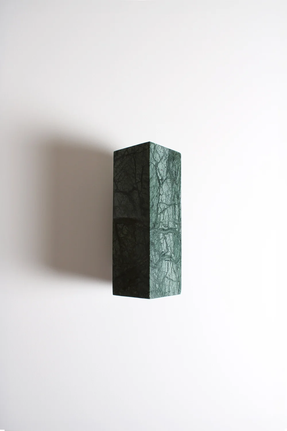 KALI nástěnné svítidlo z mramoru a dřeva