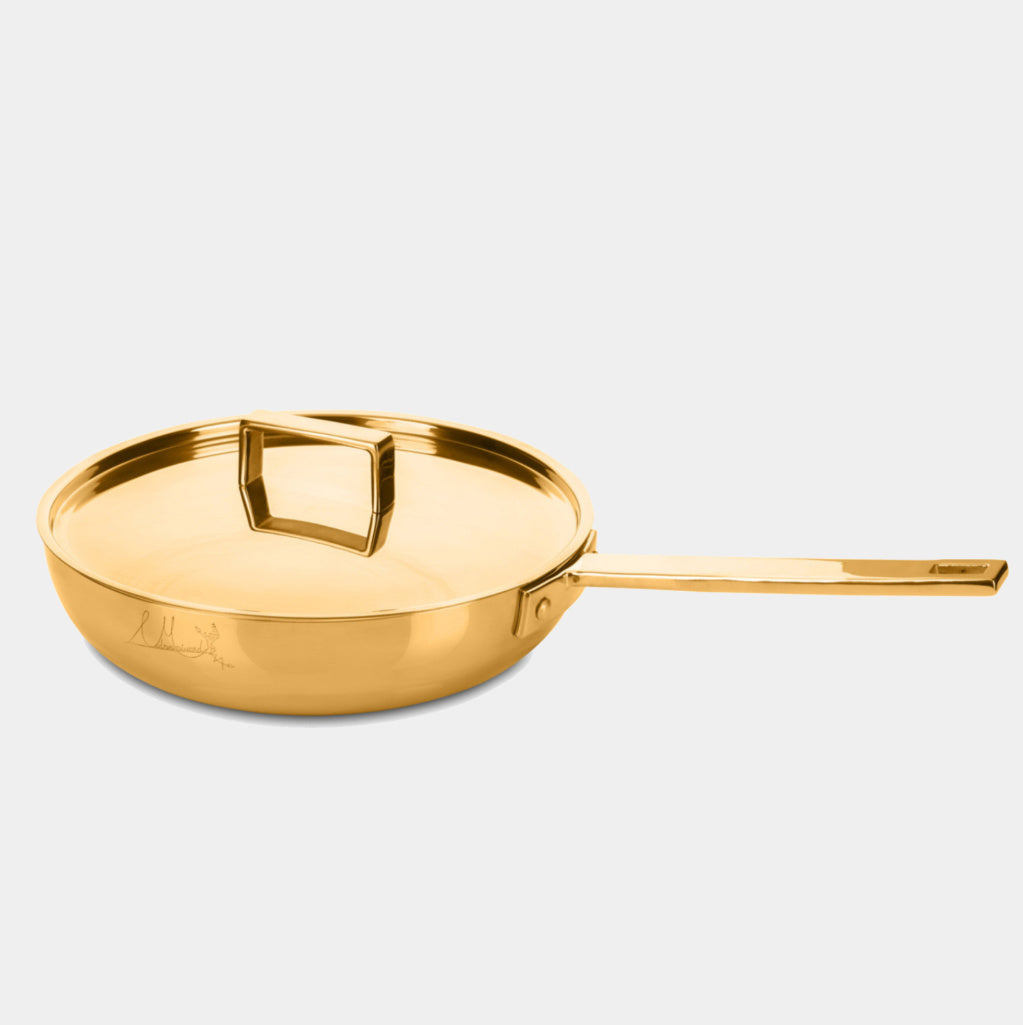 Pánev Mepra Attiva Gold s nerezovou ocelí a zlatým PVD povrchem pro rovnoměrné vaření.
