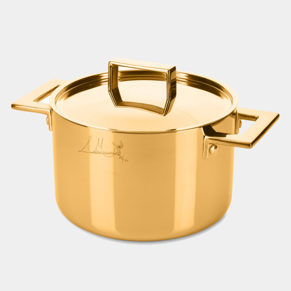 Pánev Mepra Attiva Gold s nerezovou ocelí a zlatým PVD povrchem pro rovnoměrné vaření.