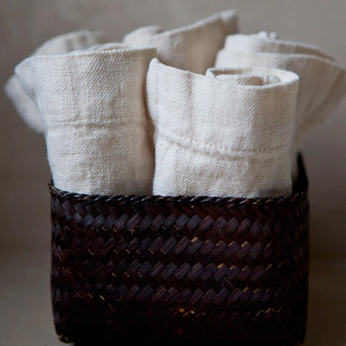 Sada 4 malých lněných ručníků 30×40 cm – jemnost a praktičnost