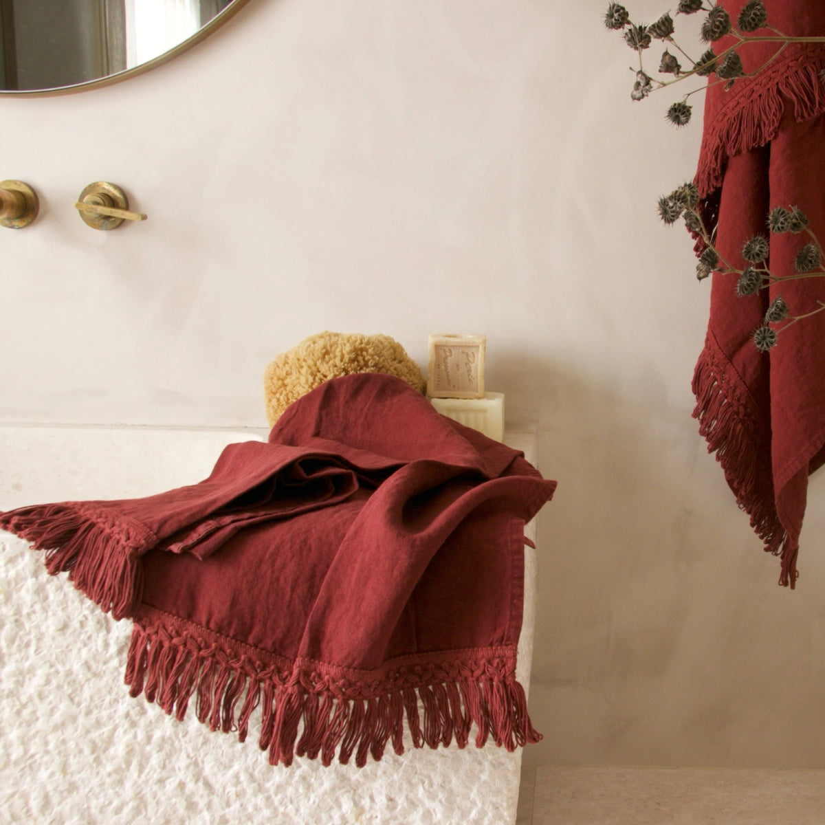 Lněný ručník s dlouhými třásněmi