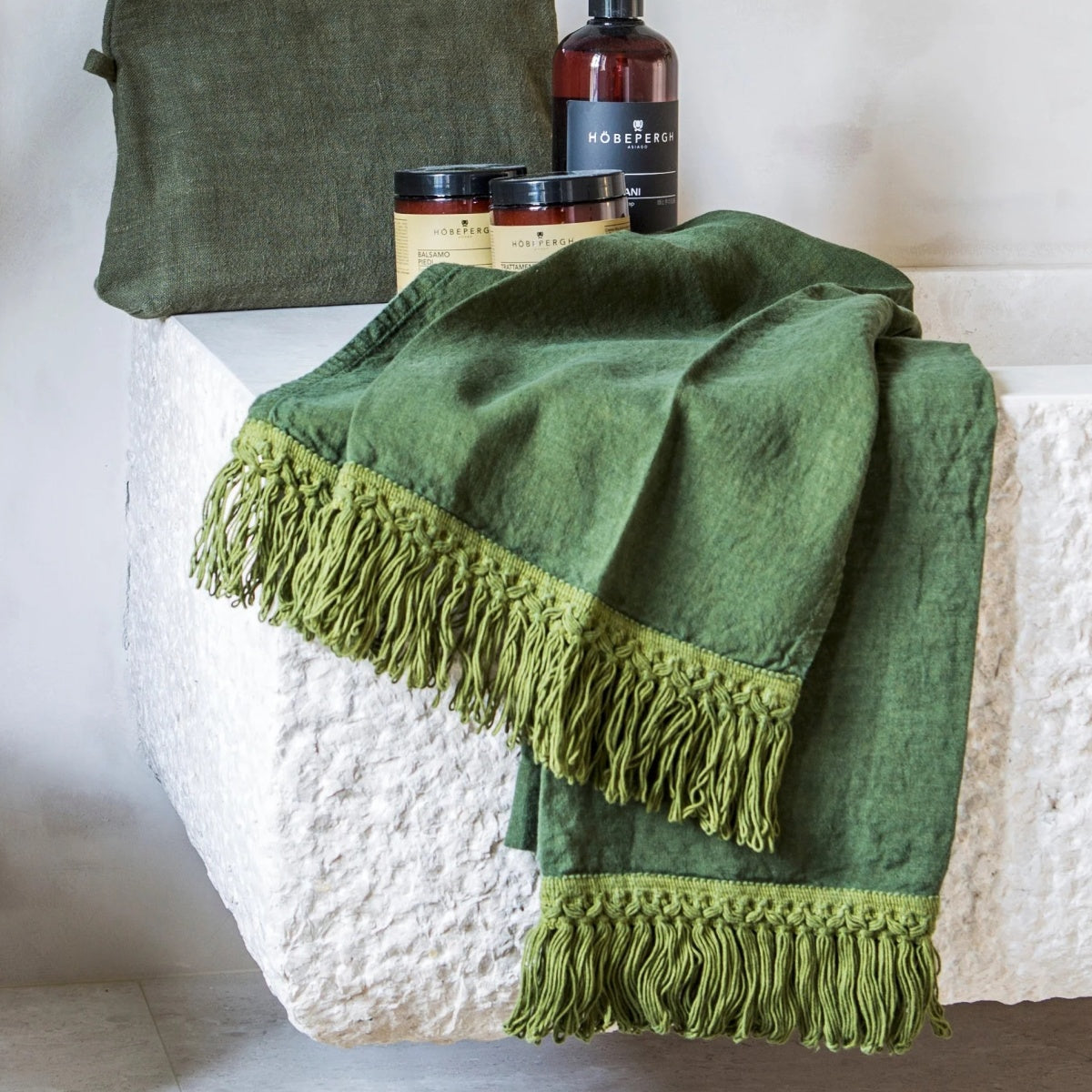 Lněný ručník s dlouhými třásněmi