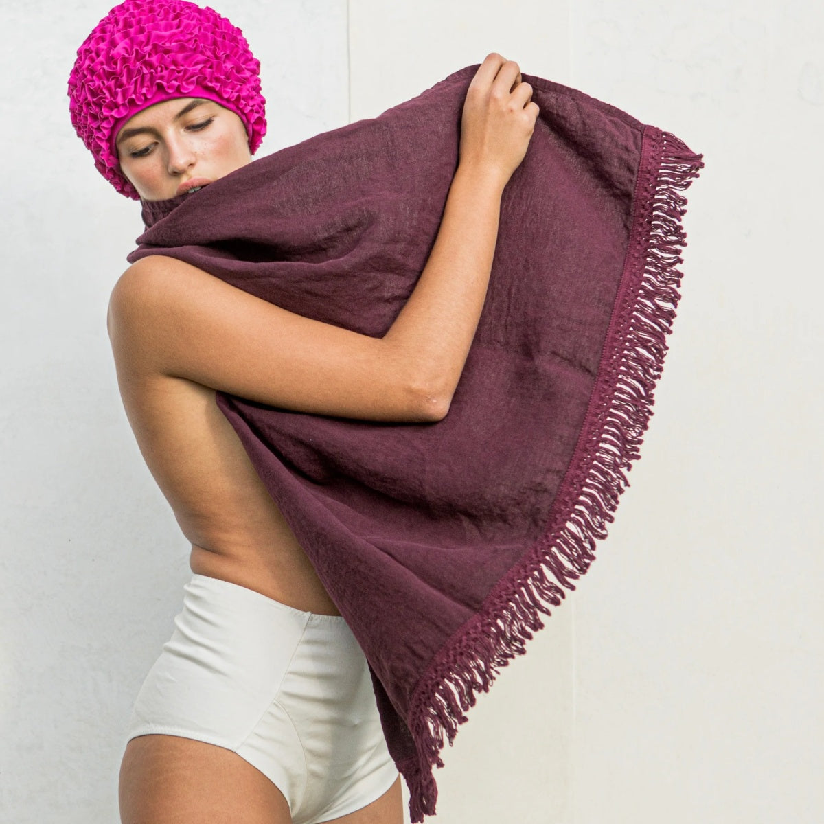 Lněný ručník s dlouhými třásněmi