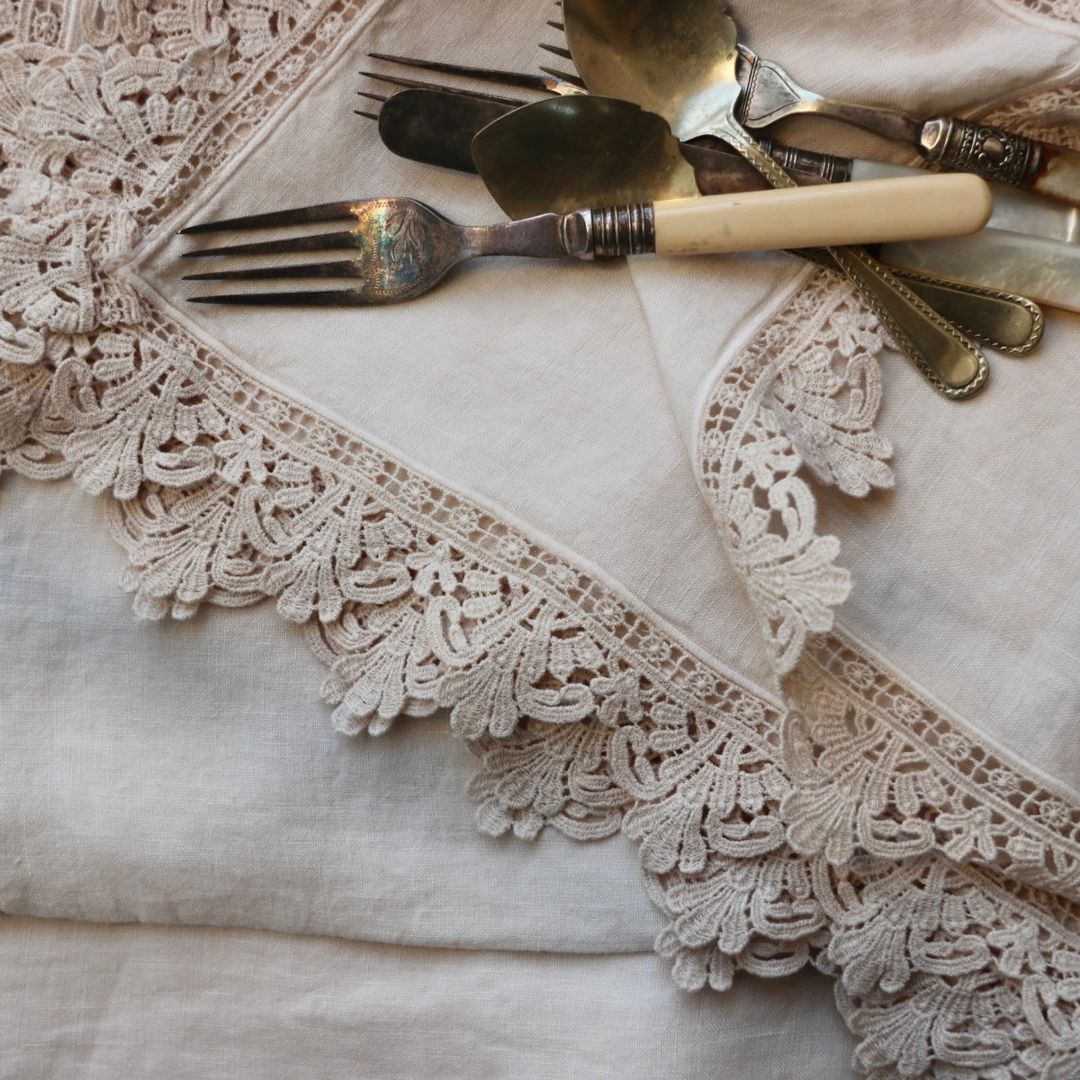 Once Milano lněný ubrus s krajkou Sicily