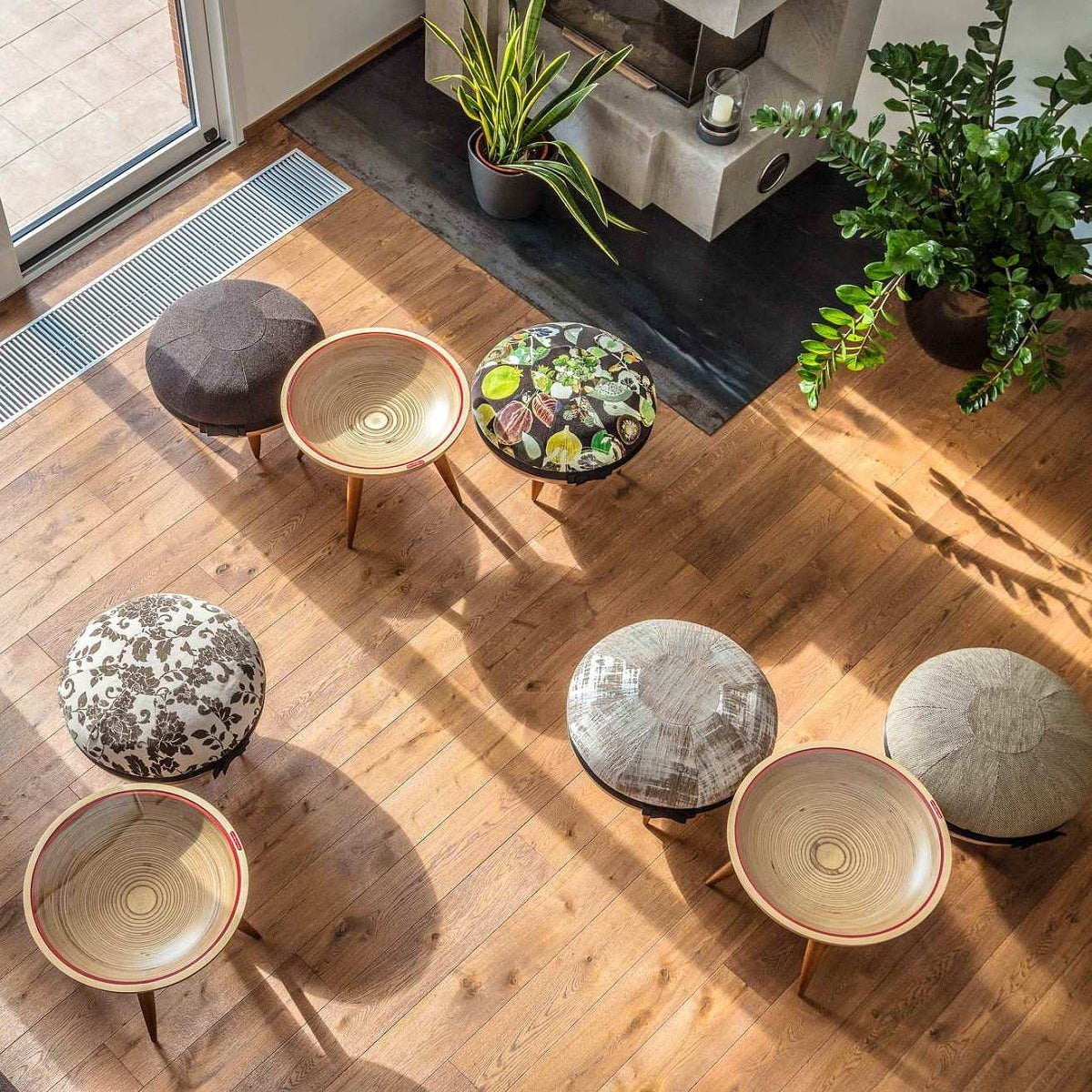 Helena Dařbujánová Designový stolek Makronka