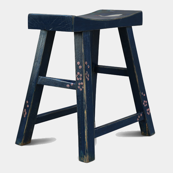 Dřevěná čínská stolička s kresbou