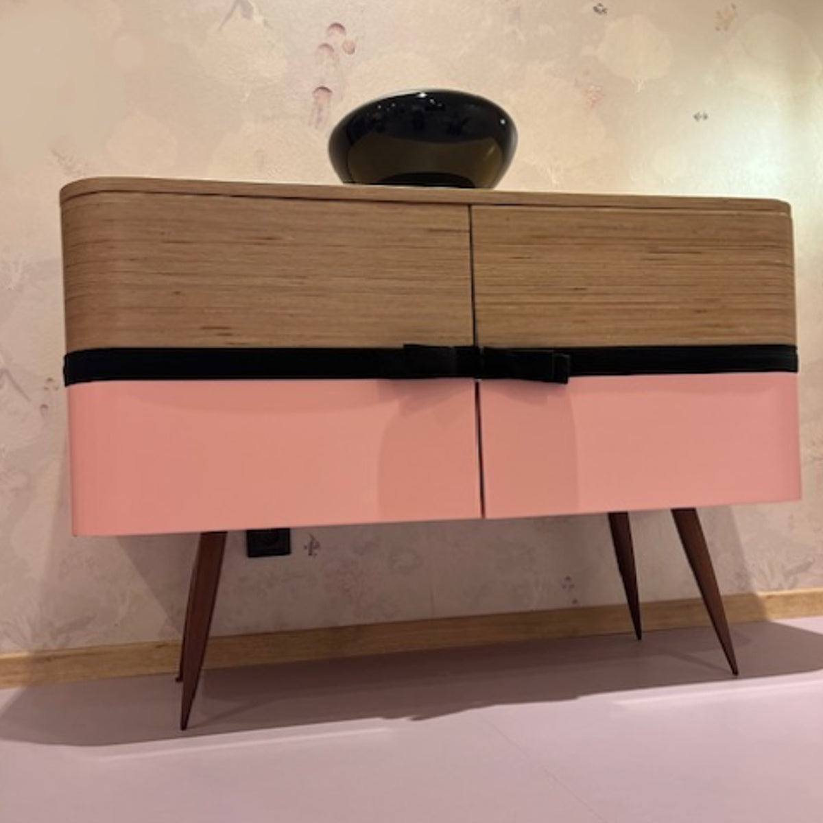 Helena Dařbujánová Designová komoda AUDREY
