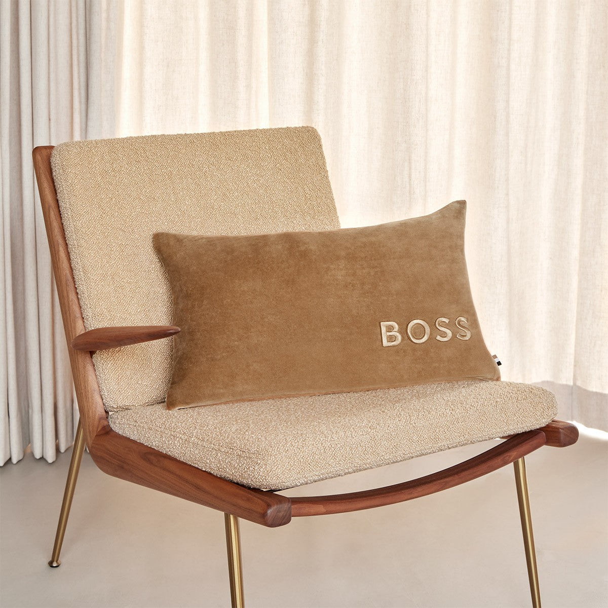 Luxusní dekorační polštář BOSS BOLD LOGO