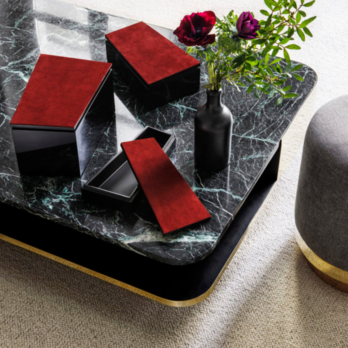 Lounge Coffee Table – ikonický designový konferenční stolek s odkazem na 70. léta