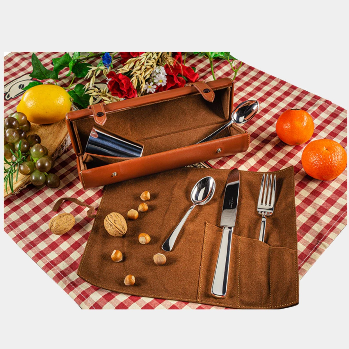 SONJA QUANDT exkluzivní postříbřená pikniková sada v koženém etui