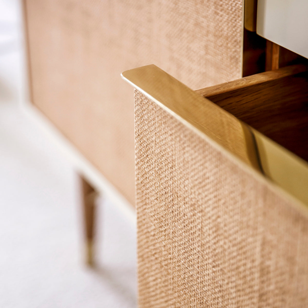 RED EDITION Designový sideboard CAPRI