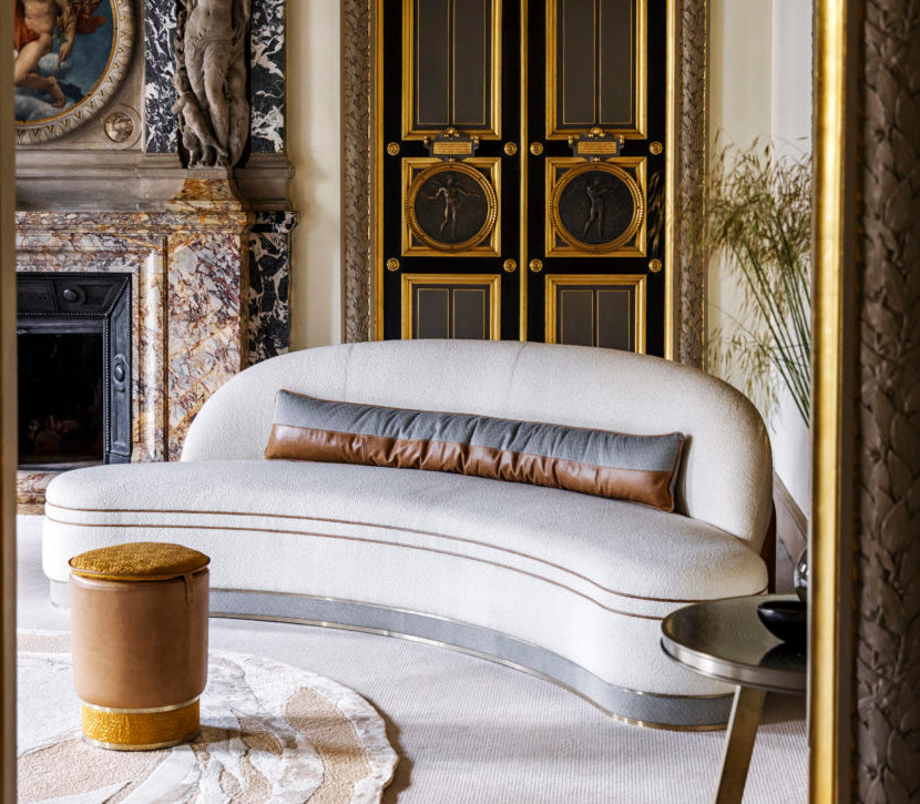 Designová sofa BLANCS MANTEAUX – Red Edition × Tristan Auer