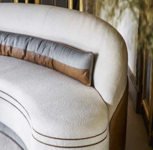 Designová sofa BLANCS MANTEAUX – Red Edition × Tristan Auer