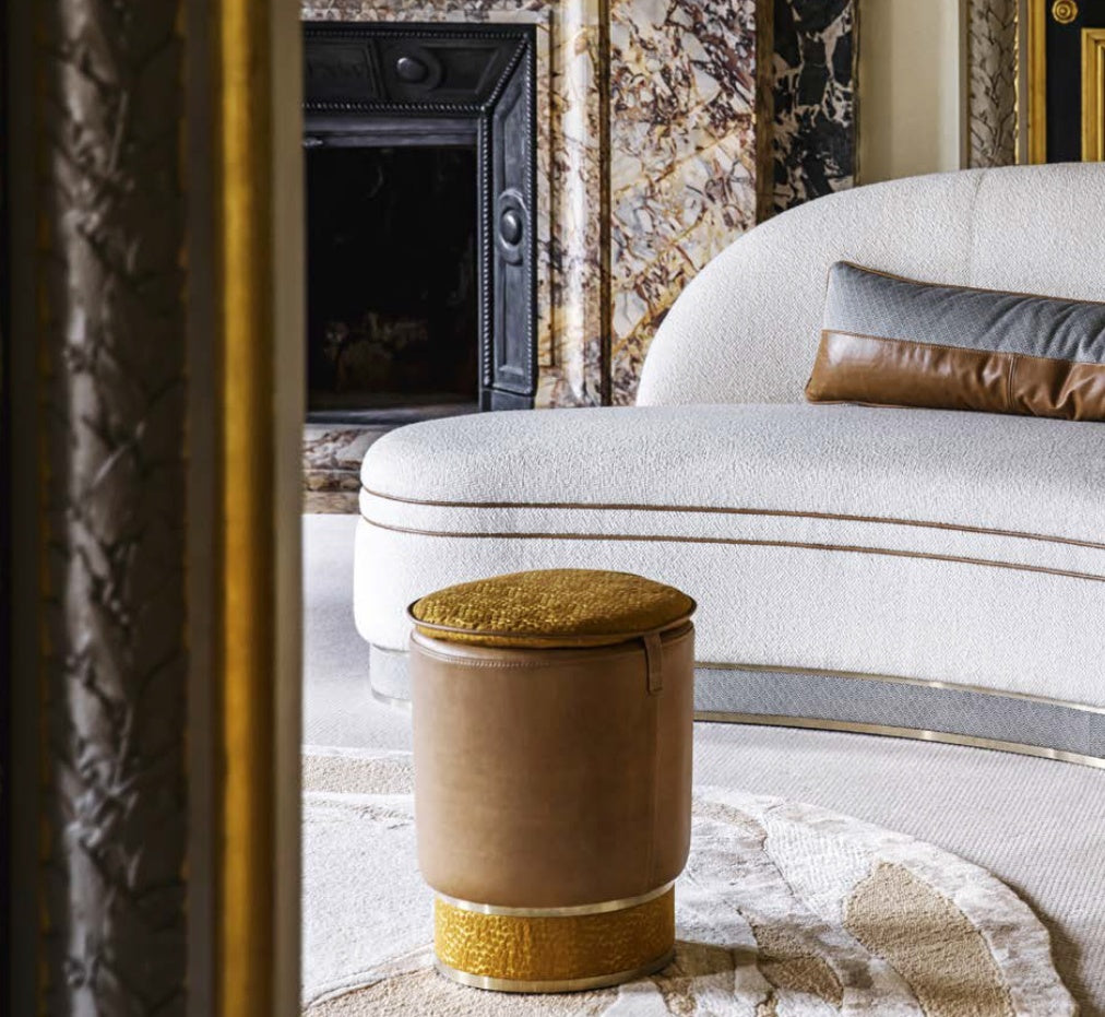 Designová sofa BLANCS MANTEAUX – Red Edition × Tristan Auer