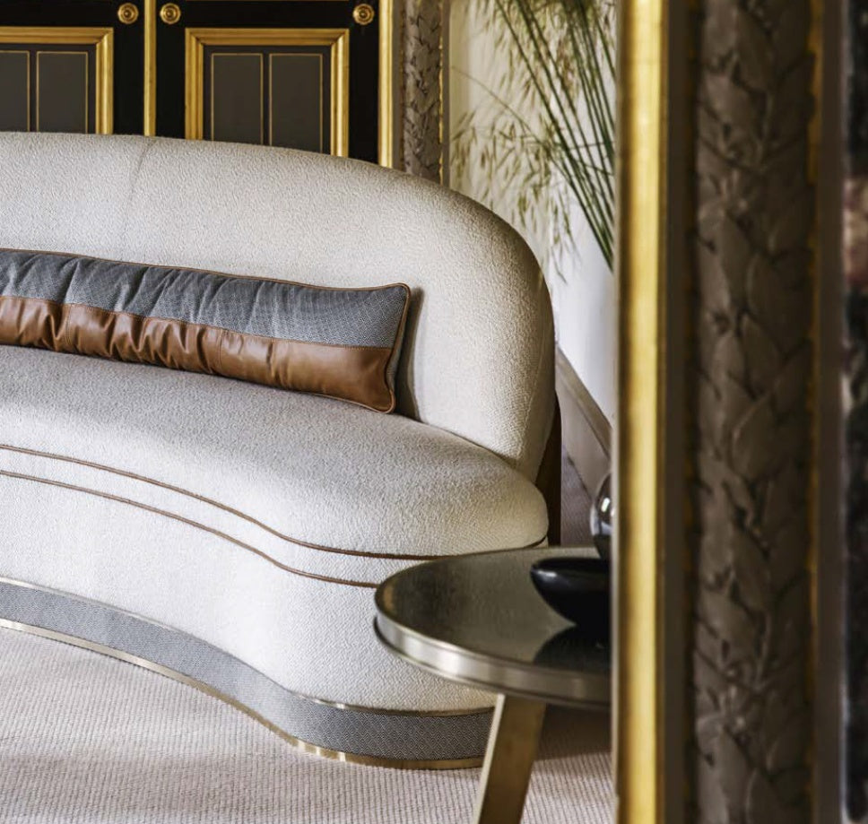 Designová sofa BLANCS MANTEAUX – Red Edition × Tristan Auer