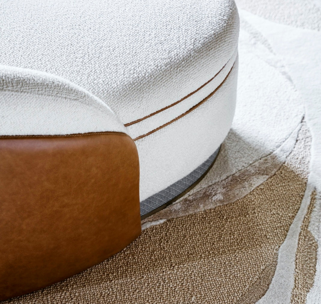 Designová sofa BLANCS MANTEAUX S – Red Edition × Tristan Auer
