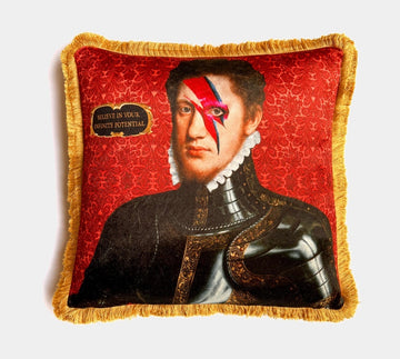 Coreterno sametový polštář Red Knight