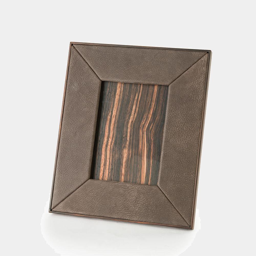 Disegnopiu Designový kožený fotorámeček v ebenovém dřevě - na fotku 13x18 cm