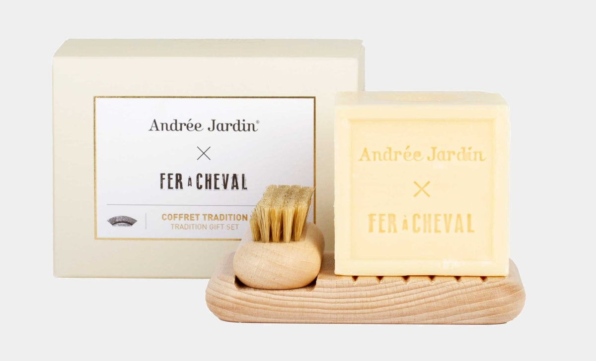 Andrée Jardin Koupelnová sada: marseillské mýdlo, kartáček na nehty a mýdlenka z jasanového dřeva