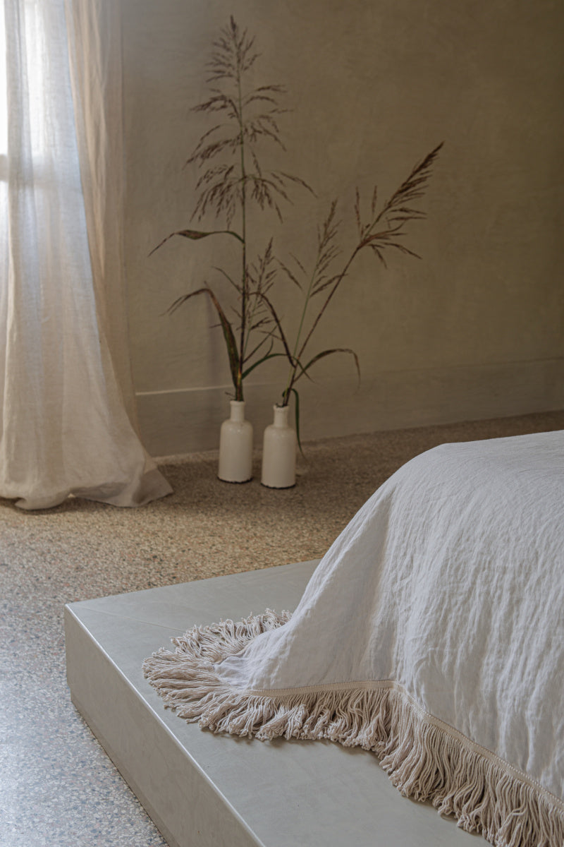 Once Milano luxusní lněný přehoz na postel s dlouhými třásněmi