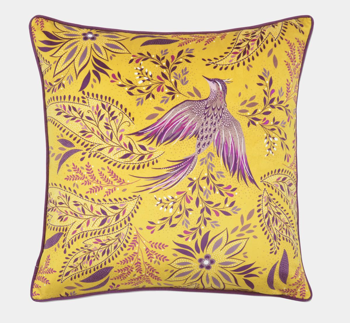 Sara Miller Sametový dekorační polštář Bird Of Paradise saffron